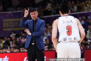 广东队记：这是胡明轩本赛季表现最好的1个半场 外援搭配也有改变