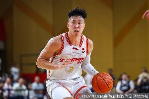 顶不住！贺希宁半场8投3中拿6分2板 正负值-11